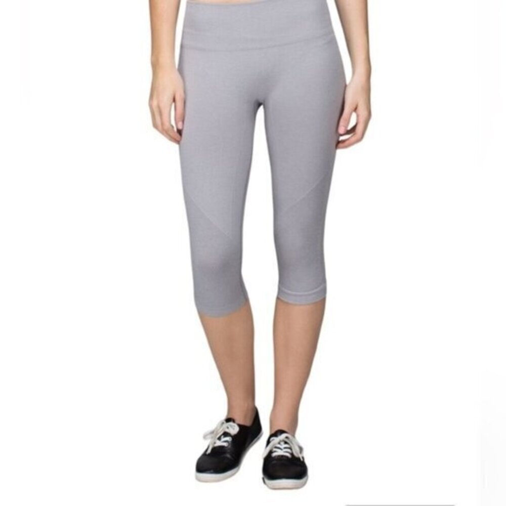 Lululemon In The Flow Crop II Heathered Medium Grey Capri Legging Seamless